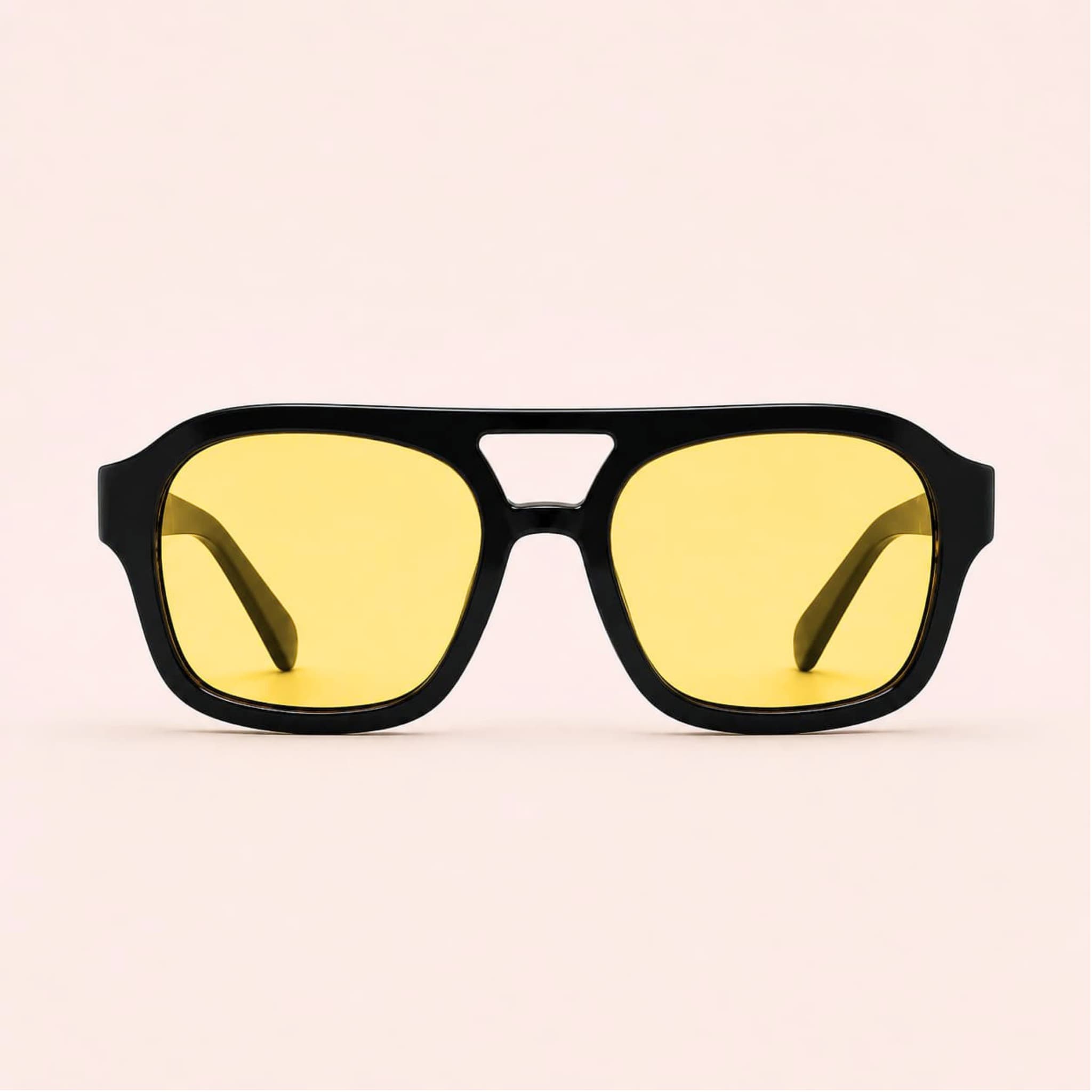 Sunglass Model brisa oversize  frontal view variant black yellow