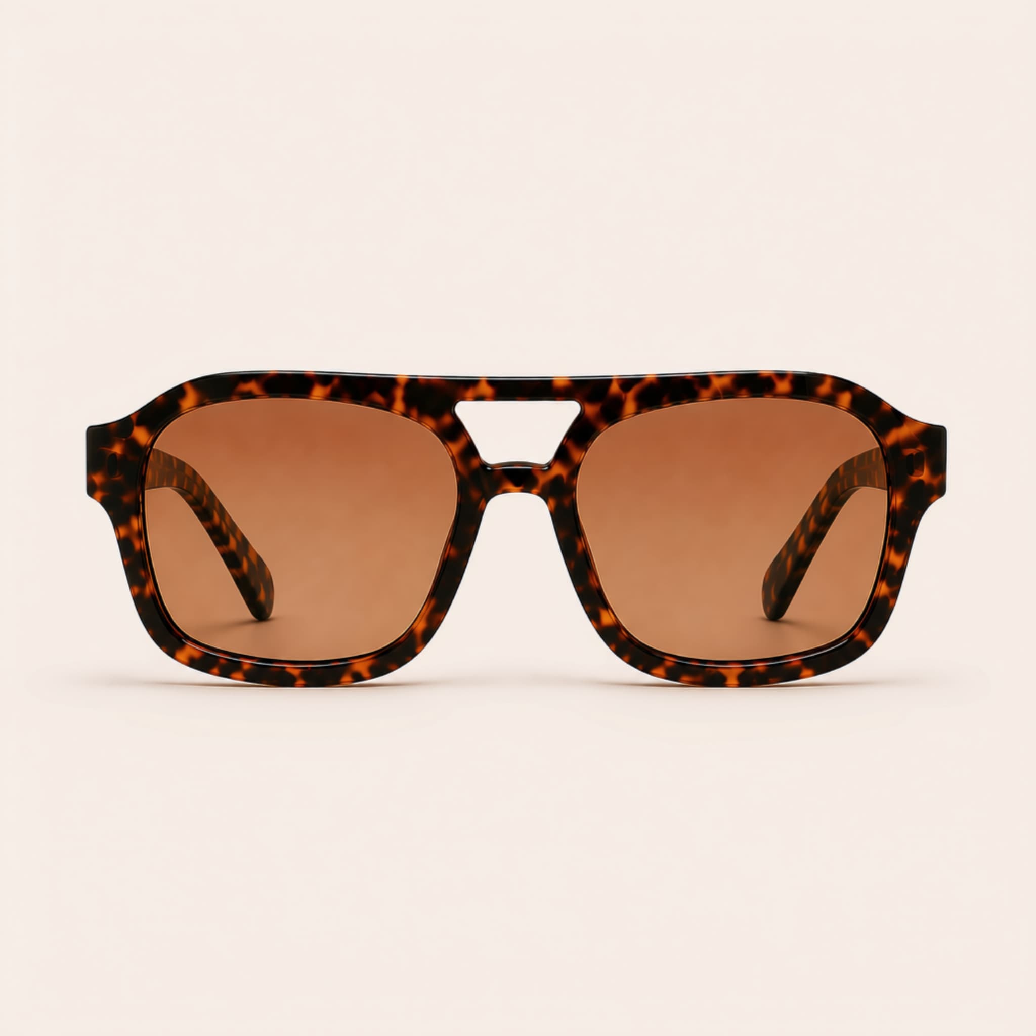 Sunglass Model brisa oversize  frontal view variant amber tea