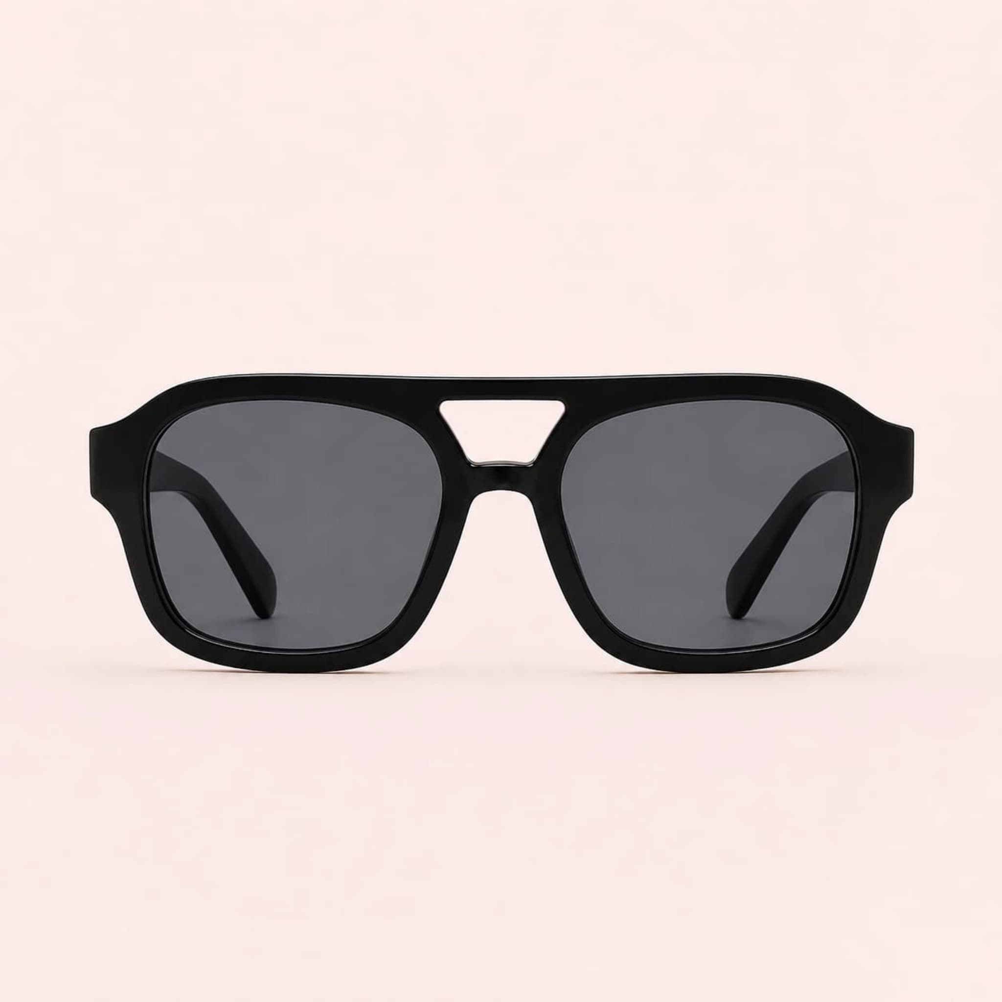 Sunglass Model brisa oversize  frontal view variant black grey