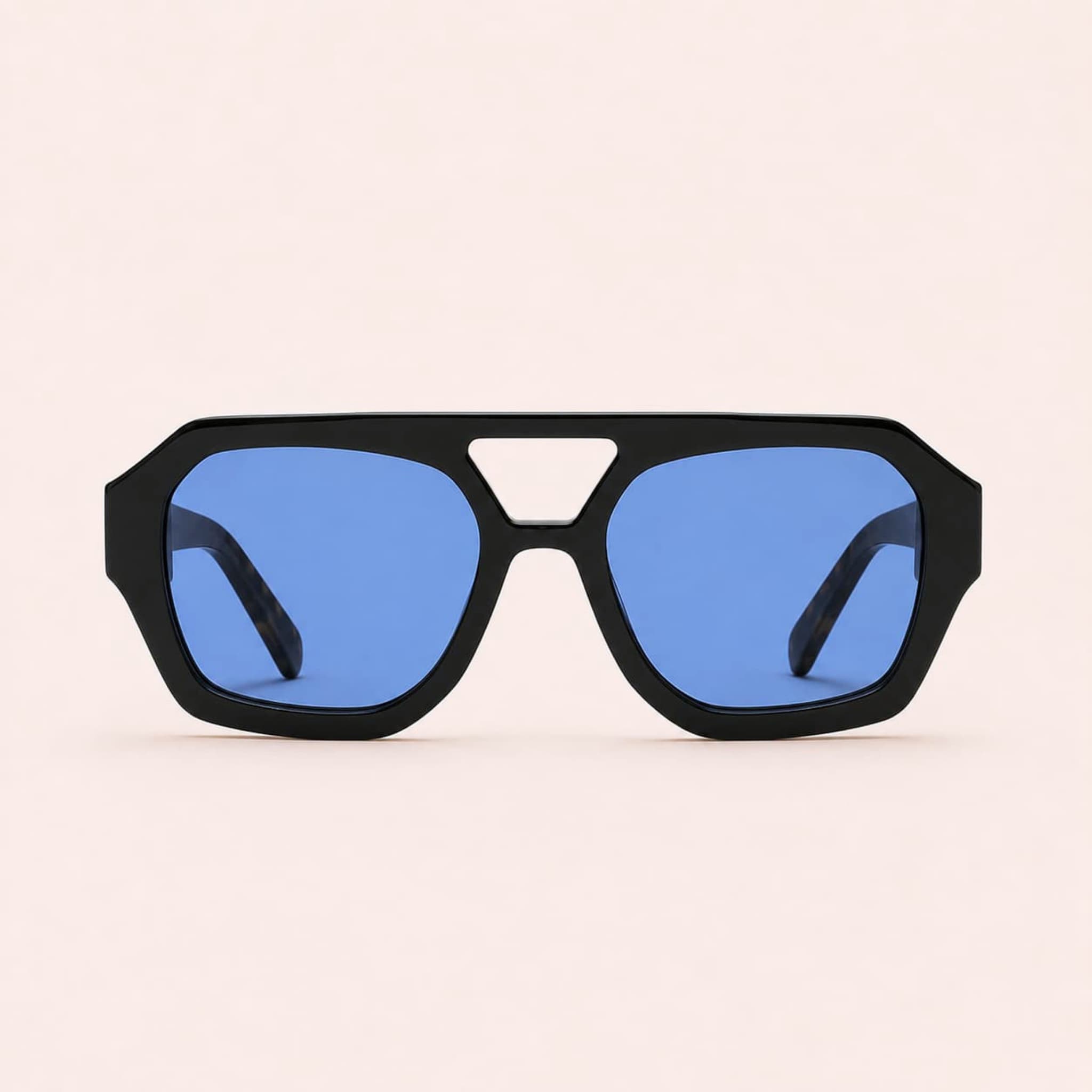 Sunglass Model cala oversize geometrical frontal view variant black blue