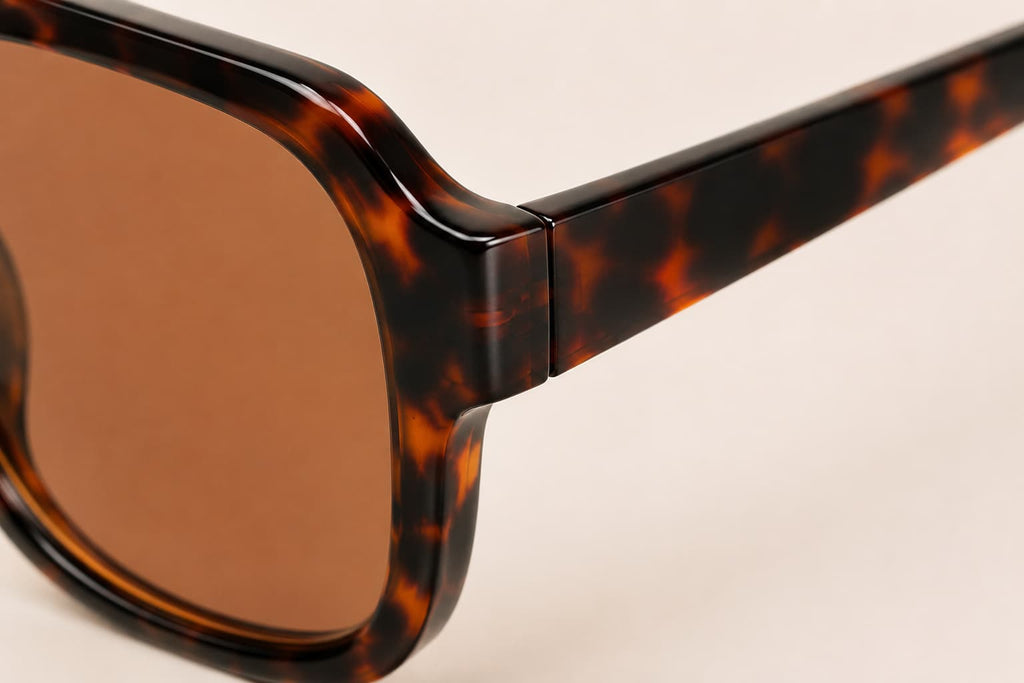 Sunglass Model Brisa oversize hinge detail view variant leopard tea