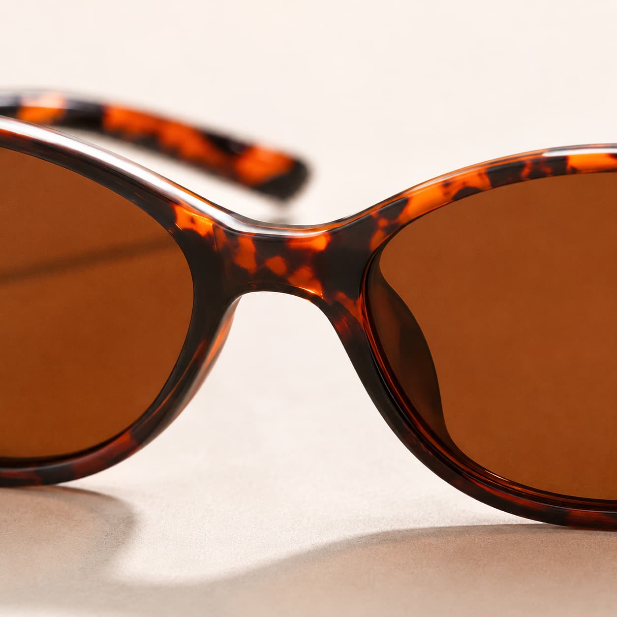 Sunglass Model luna cateye bridge detail view variant leopard 